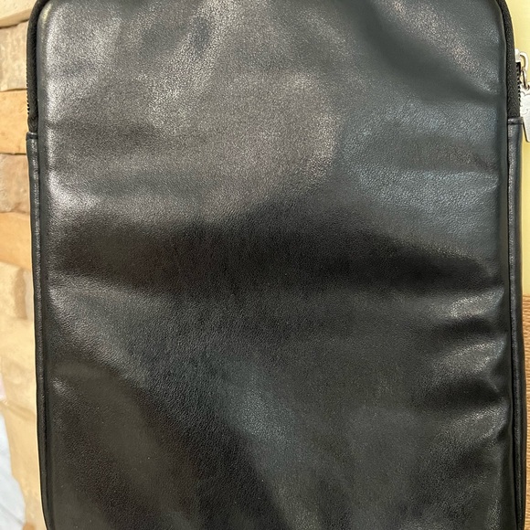 New In package Disney Parks Mickey and Minnie Tech gear iPad/tablet case - Picture 2 of 4